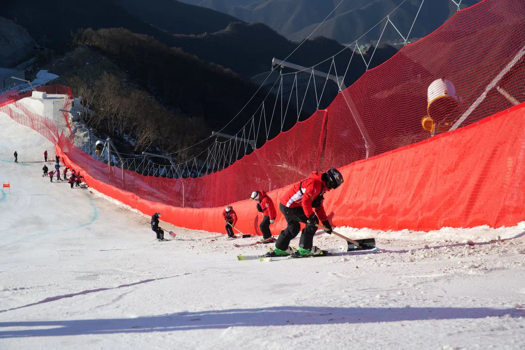 雪上飞虎队的24小时国家高山滑雪中心山地运行团队见闻