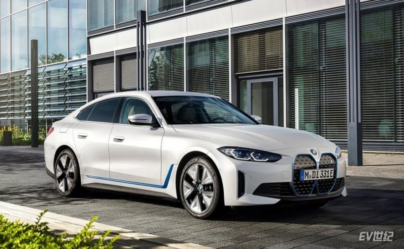 bmw i4采用与全新4系相似的轿跑车造型,并配备了同款巨型双肾格栅,无