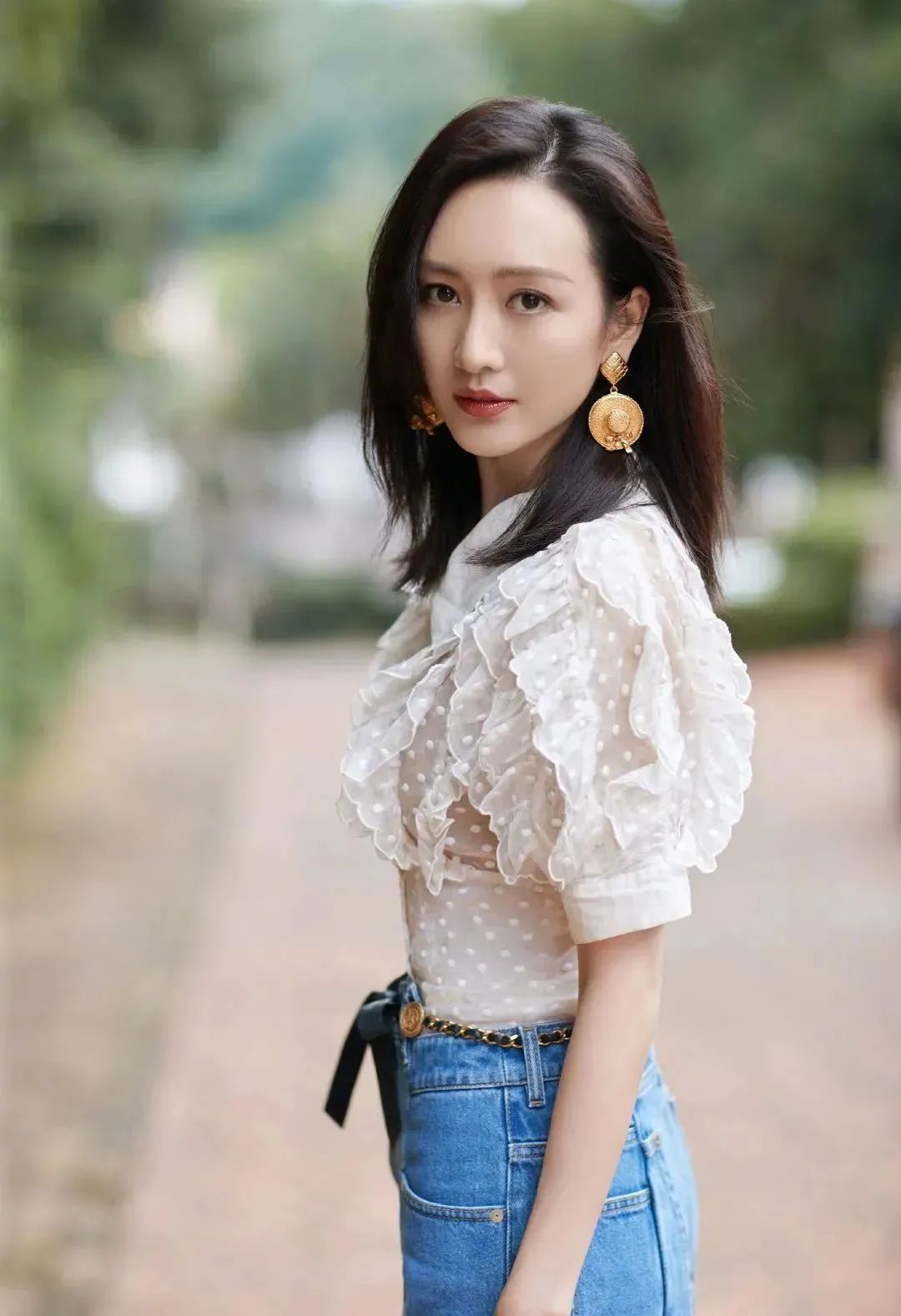 女神张柏芝以一袭alberta ferretti的红色蛋糕裙美爆了全场,美艳中