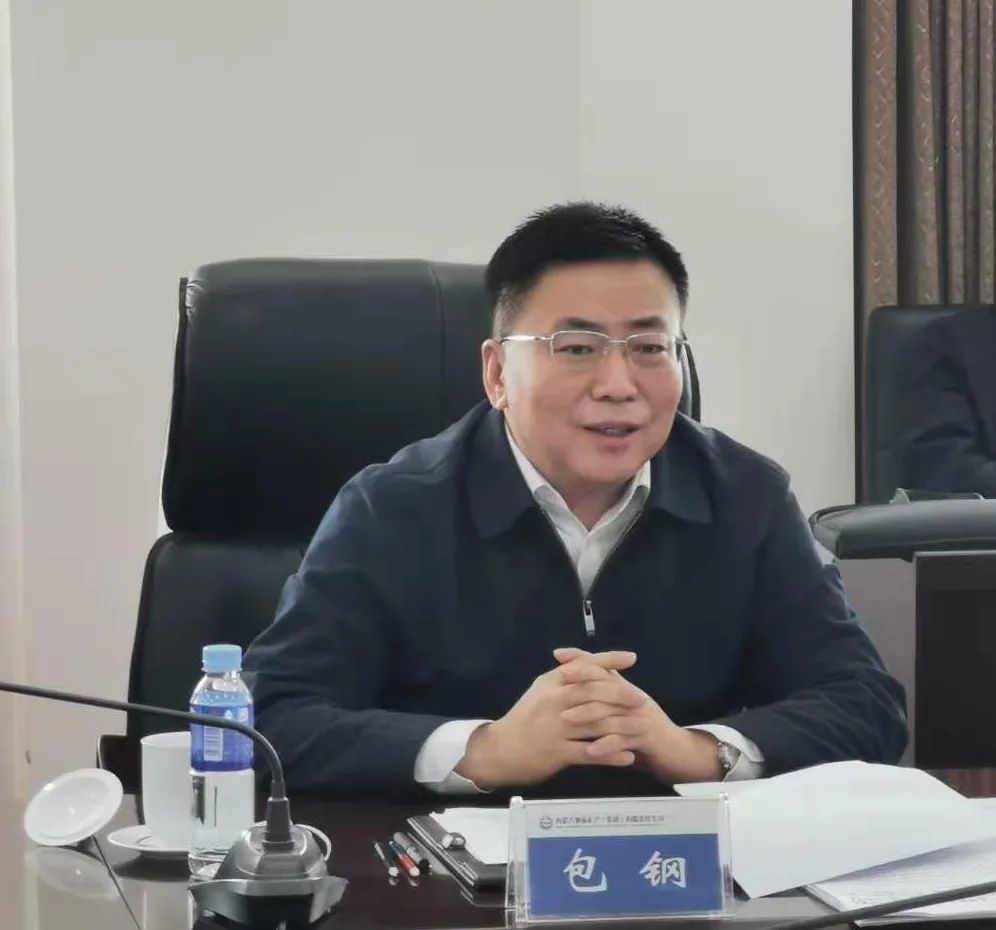 包钢出生于1969年,此次调整前,他任职内蒙古自治区政府副主席.