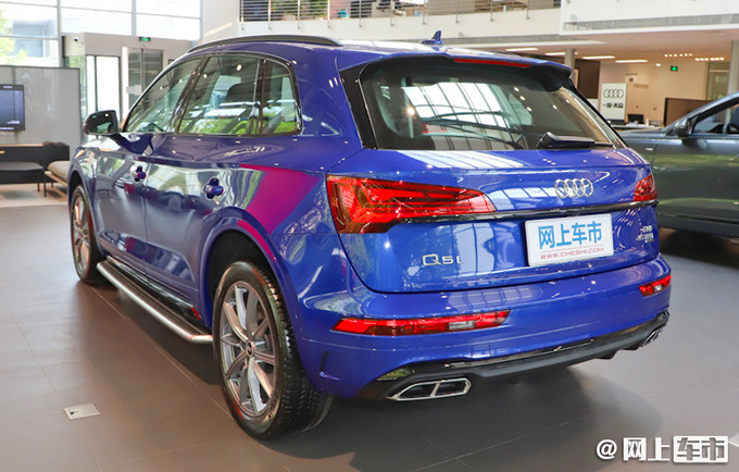 动感型为蜂窝样式,全新的led大灯,车尾灯组与q5l sportback保持一致