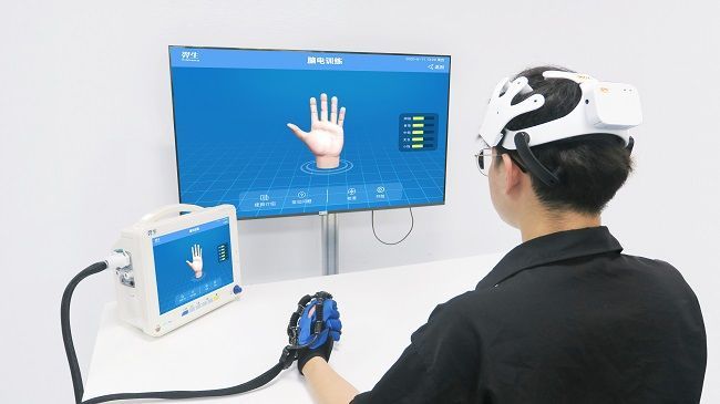 新品发布司羿智能发布全球首款脑机软体手功能康复机器人