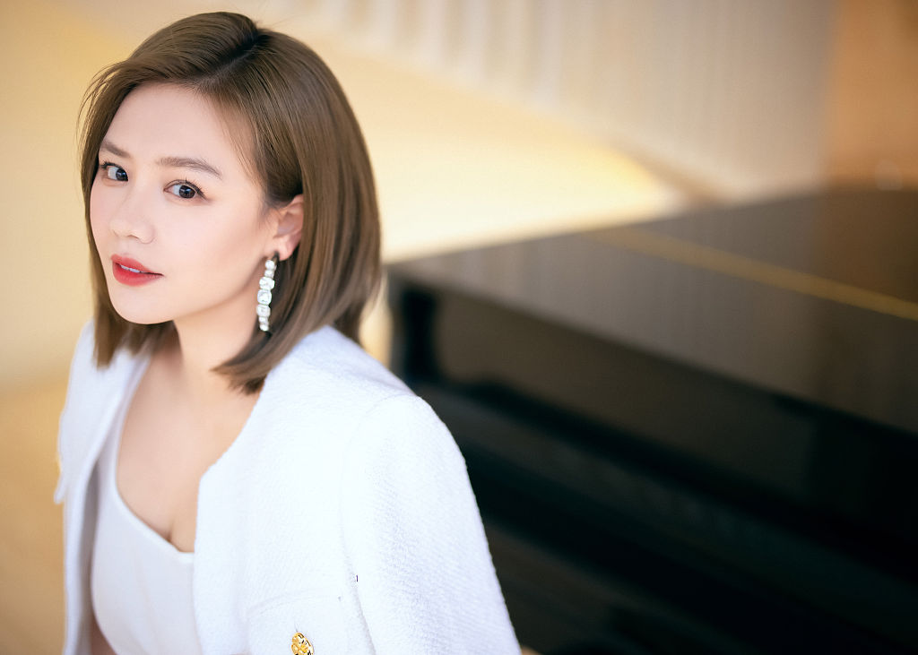 滚动新闻 正文 0 1/7 2021年4月30日,马思纯拍摄的一组写真曝光.