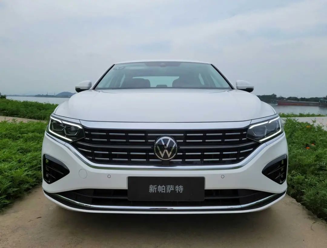 汽车>全媒体>正文> 现款大众帕萨特(普通版)疆哥开始还以为速腾会抄