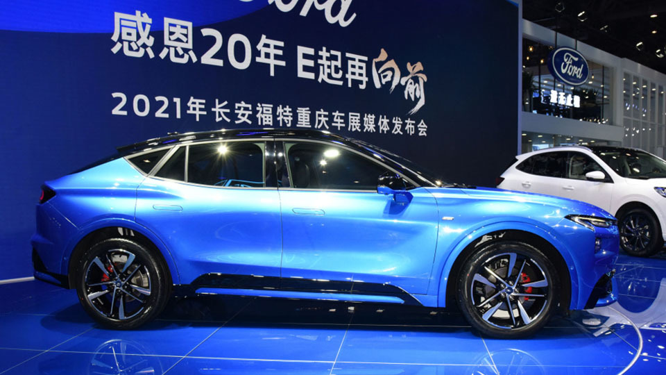 1.1米车内大屏 跨界suv,福特evos真值20多万?