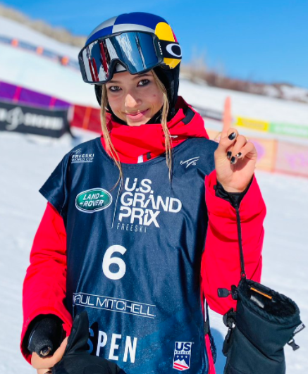 谷爱凌履历:9岁时,美国青少年滑雪锦标赛排名第1;13岁时,开始参加