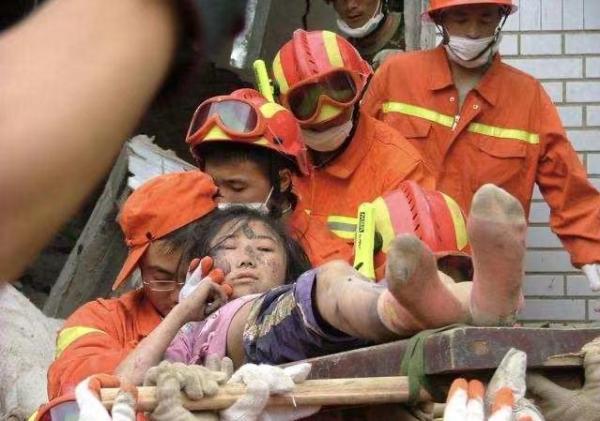 汶川地震幸存者机械腿走秀冲上热搜本人发声