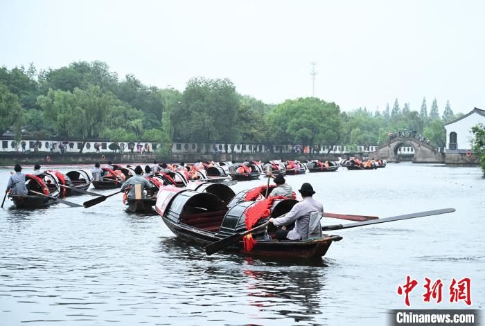 浙江绍兴百艘乌篷船展百幅图片庆建党百年