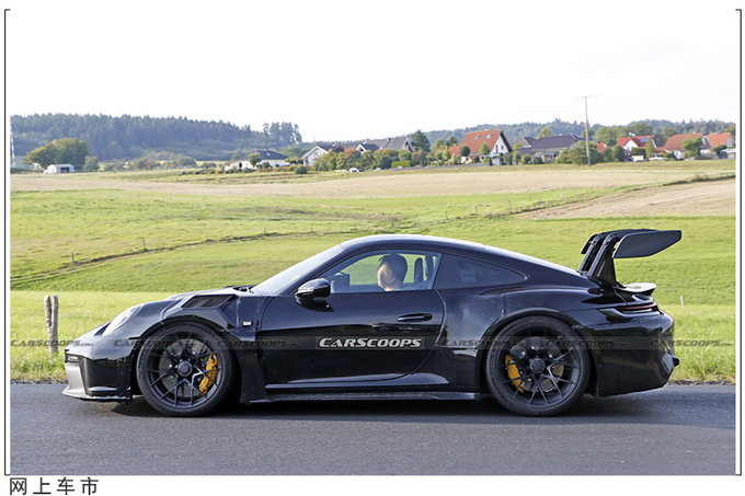 外媒表示,全新911 gt3 rs搭载的自然吸气六缸发动机排量将升级至4.