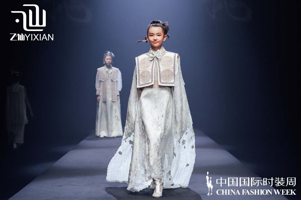 "yixian乙仙·未七玄" 2022ss中国国际时装周高定新品