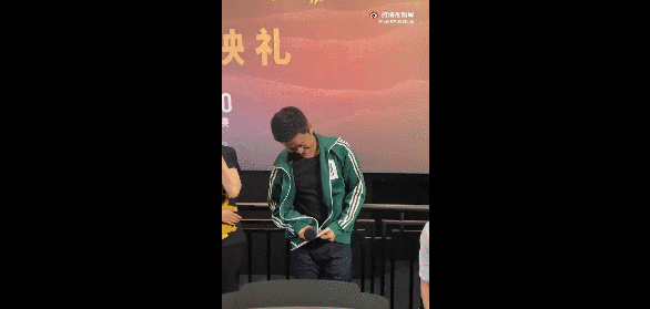 国际 正文在《鱿鱼游戏》开播走红后,有网友还把吴京的表情包剪入