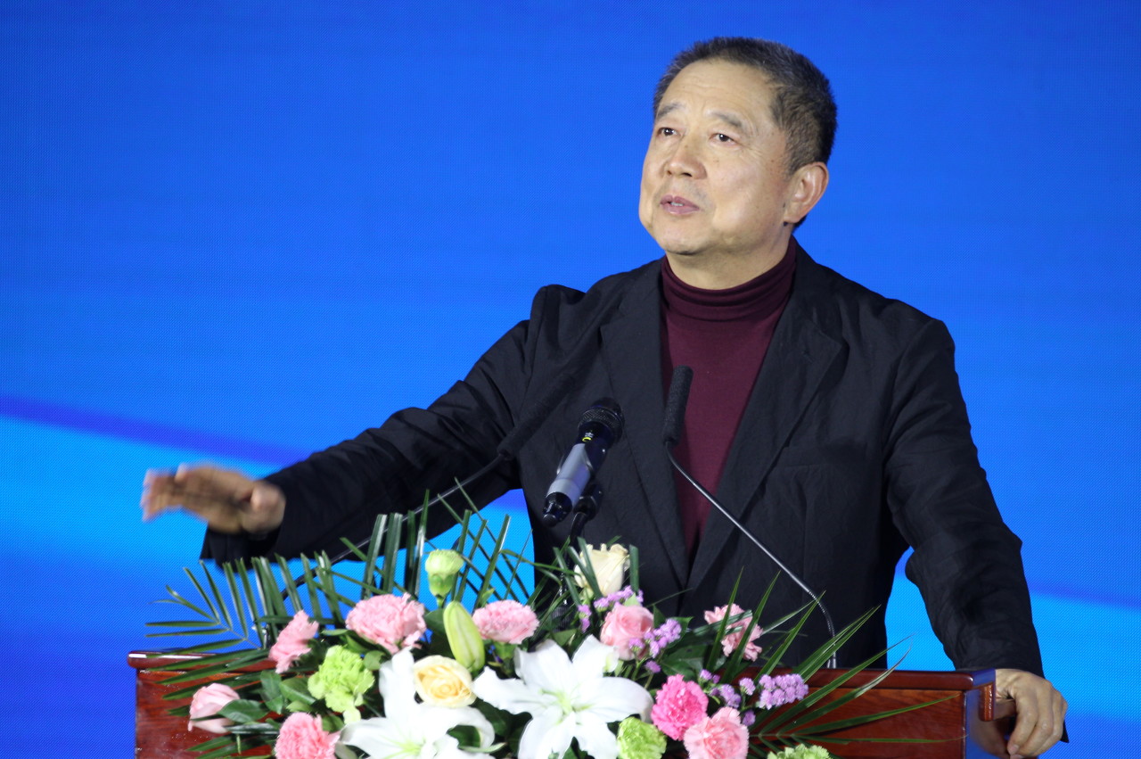 谈到球队新赛季目标,建业投资人胡葆森说道:"虽然我没有下达具体的