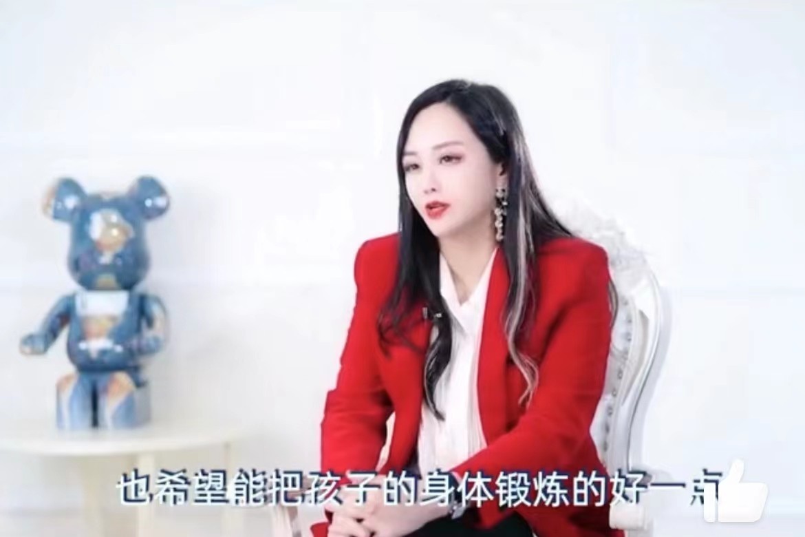 这也就是她为何怀孕期间仍然要坚持直播24小时以上的原因.