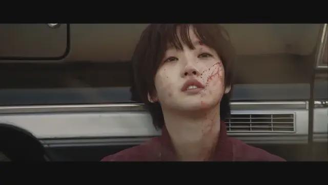 和她合作过电影或者电视剧,话剧的小演员邀请她去看演出之类的,金惠秀