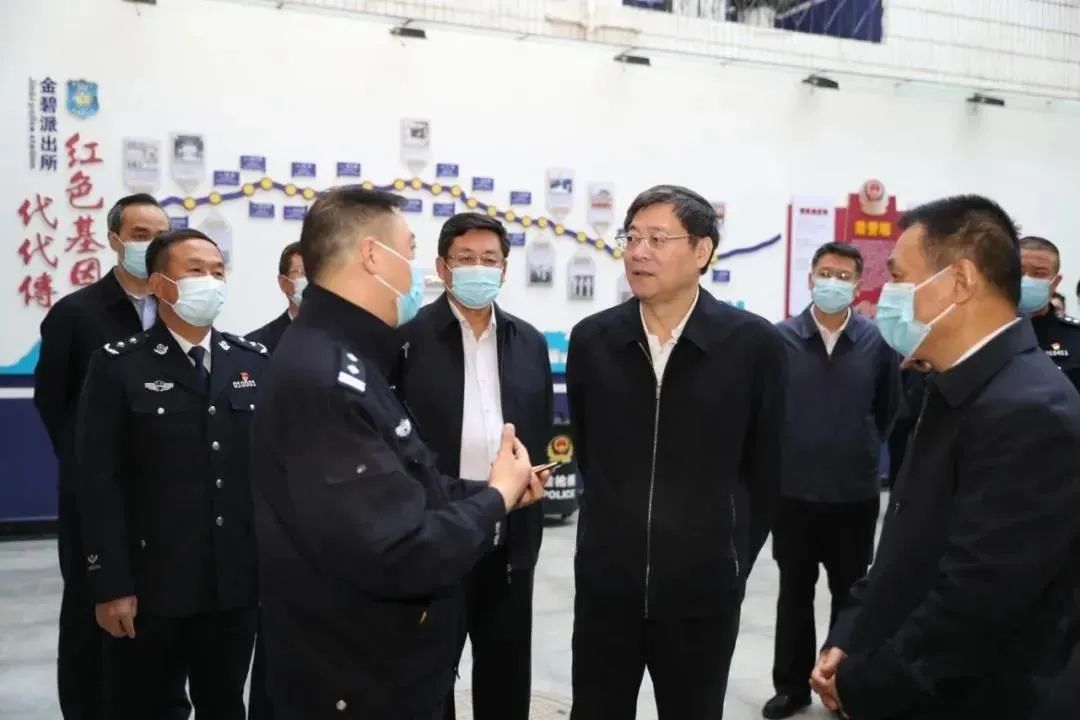 监狱长余世国被查;4月19日,云南省楚雄监狱原监狱长耿军华落马