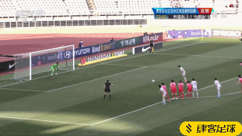 gif-中国女足再次领先!王霜点射建功