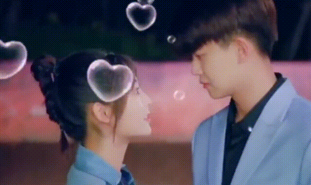 网剧《乌鸦小姐和蜥蜴先生》,男主任嘉伦被爆在剧中跟女主邢菲的甜戏