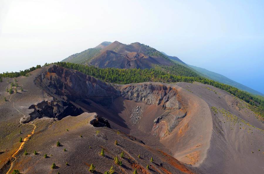 西班牙度假岛火山爆发数千人逃离旅游部长却称可以吸睛