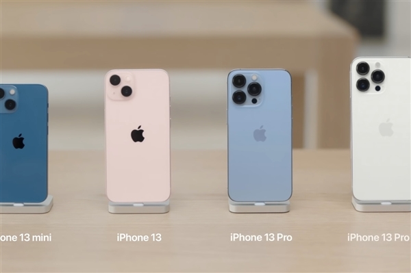 当然,苹果主要介绍了iphone 13系列的电影模式,防水防尘特性,更长的