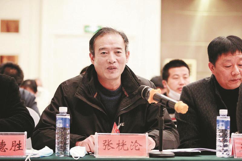 这背后有一个人功不可没,那就是该村党支部书记张桄沦.