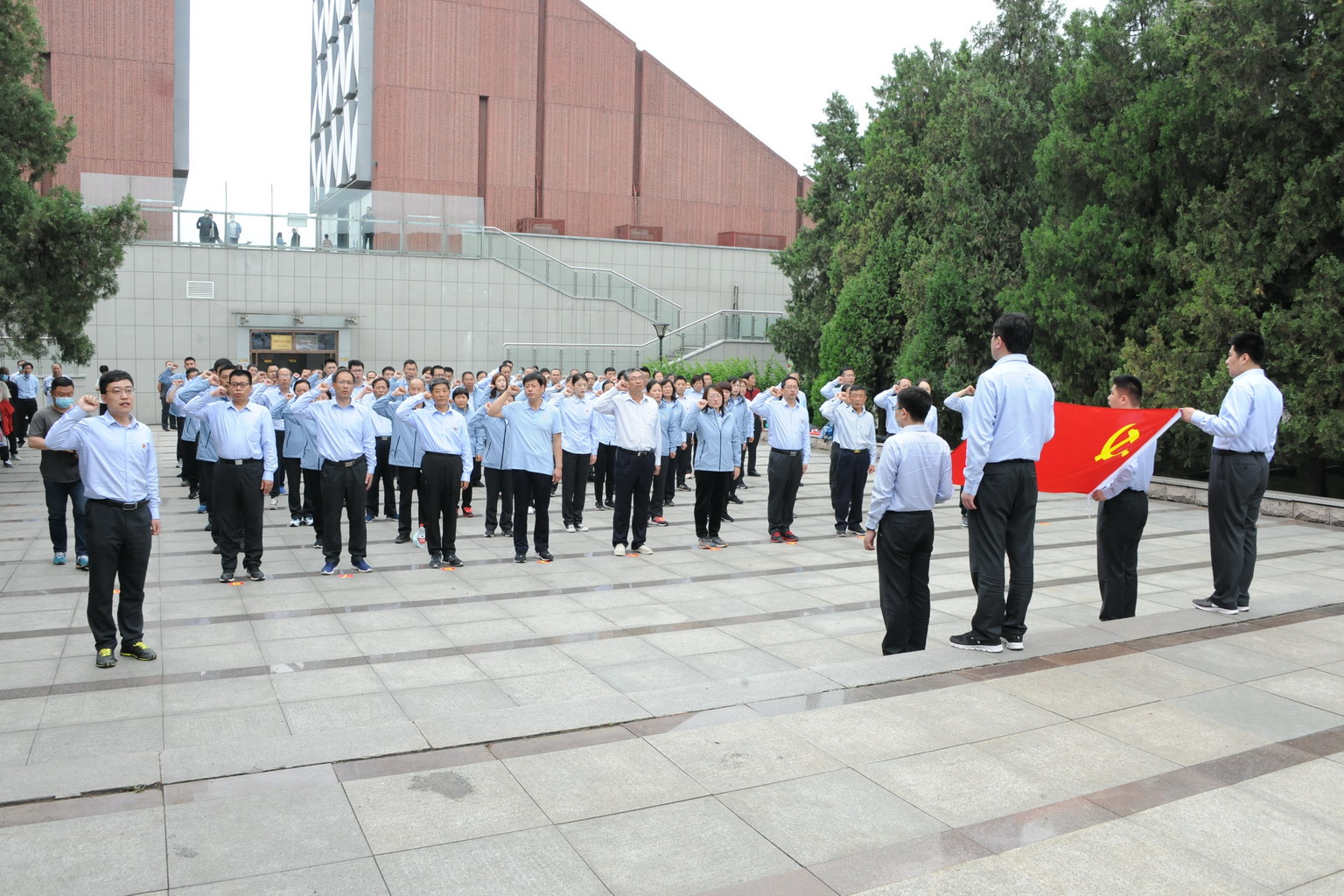 农业银行莱芜分行举办红色基地忆党史不忘初心跟党走主题党日活动