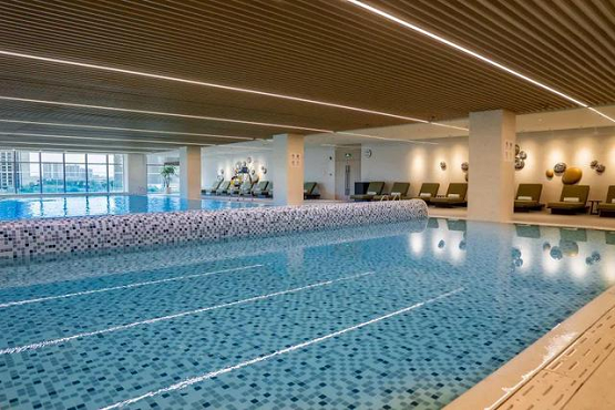 广州五星级酒店为室内恒温泳池配套aqua爱克除湿热泵