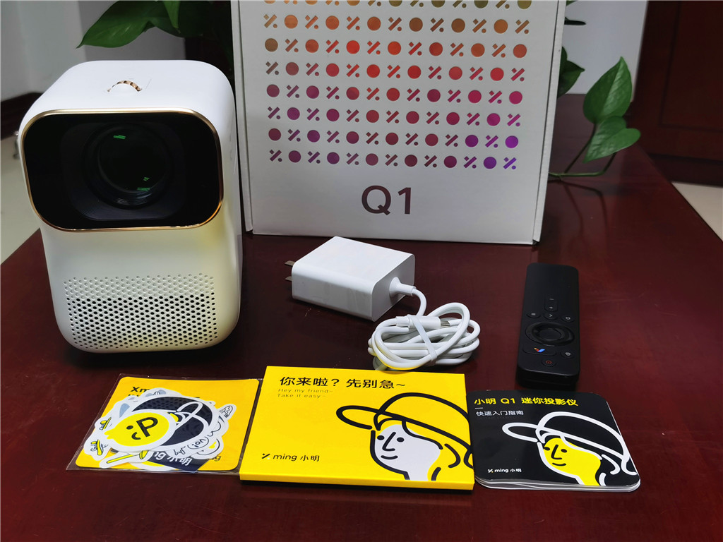 小明q1迷你投影仪带来大屏体验,感觉倍爽
