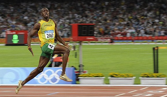 奥运经典之博尔特2008年百米决战碾压夺冠回头望月成就经典