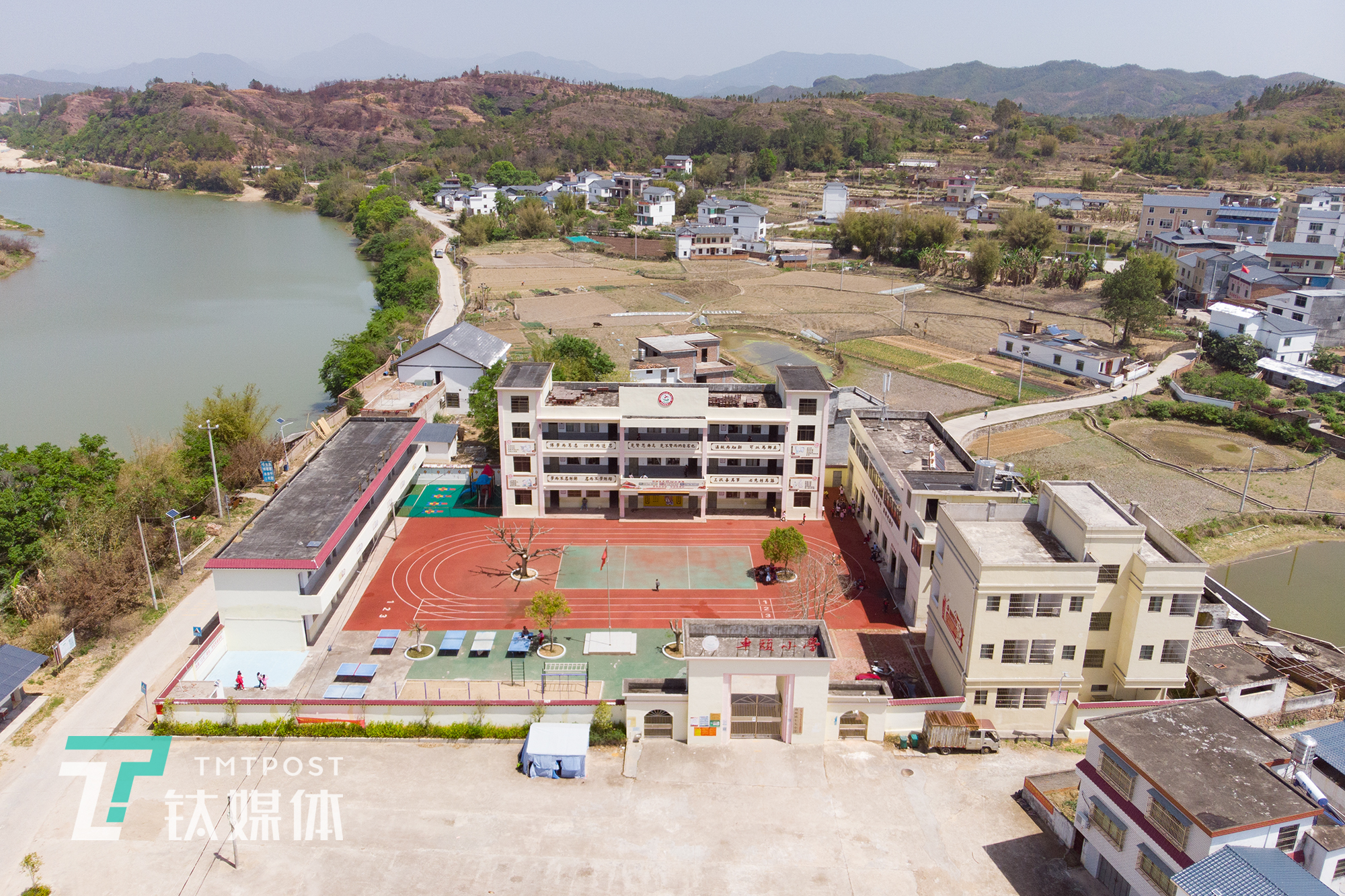 江西省赣州市寻乌县南桥镇车头村小学.