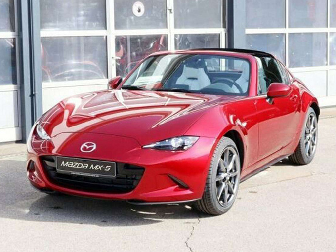 马自达mx-5实拍曝光,硬顶敞篷设计,搭2.0l发动机 6速手动变速箱