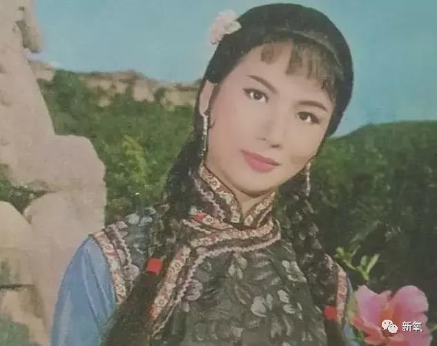那时候的南国电影宣传册都是用的欧嘉慧的照片,用现在的理解就是当红