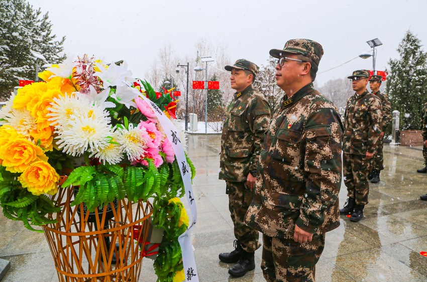 武警甘肃总队武威支队官兵开展清明祭奠革命先烈活动