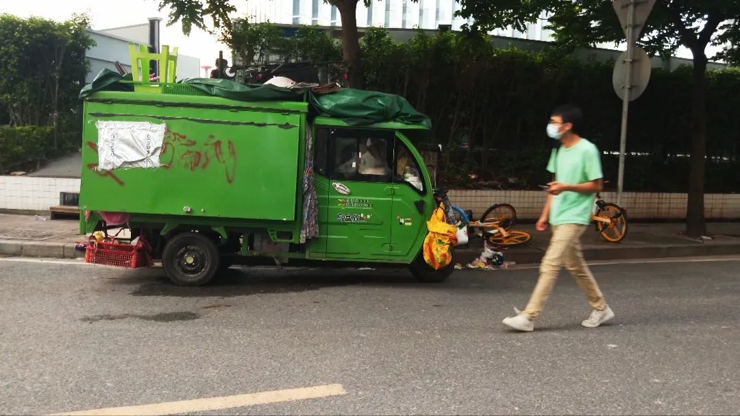 相处四个月之久,她不断向我证明自己行为的正当性,也感受到我对她不够