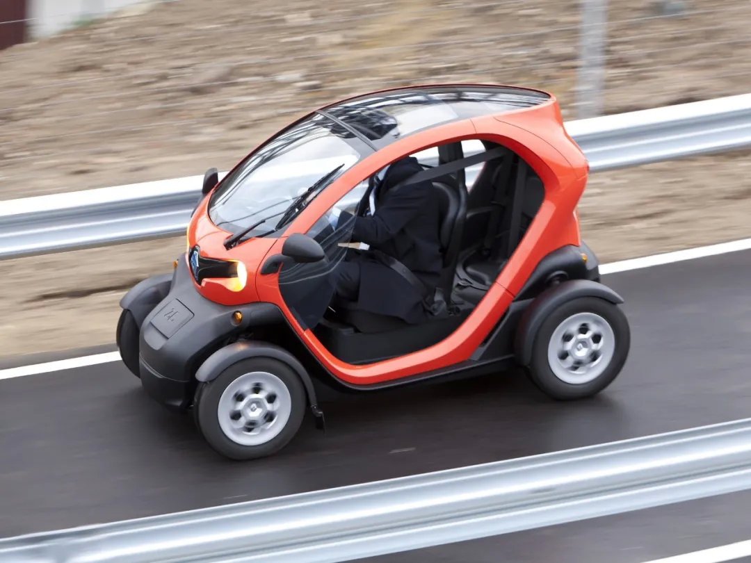 超小型电动车,是一种介于 2轮/3轮机动车,和 4轮k-car之间的产品.