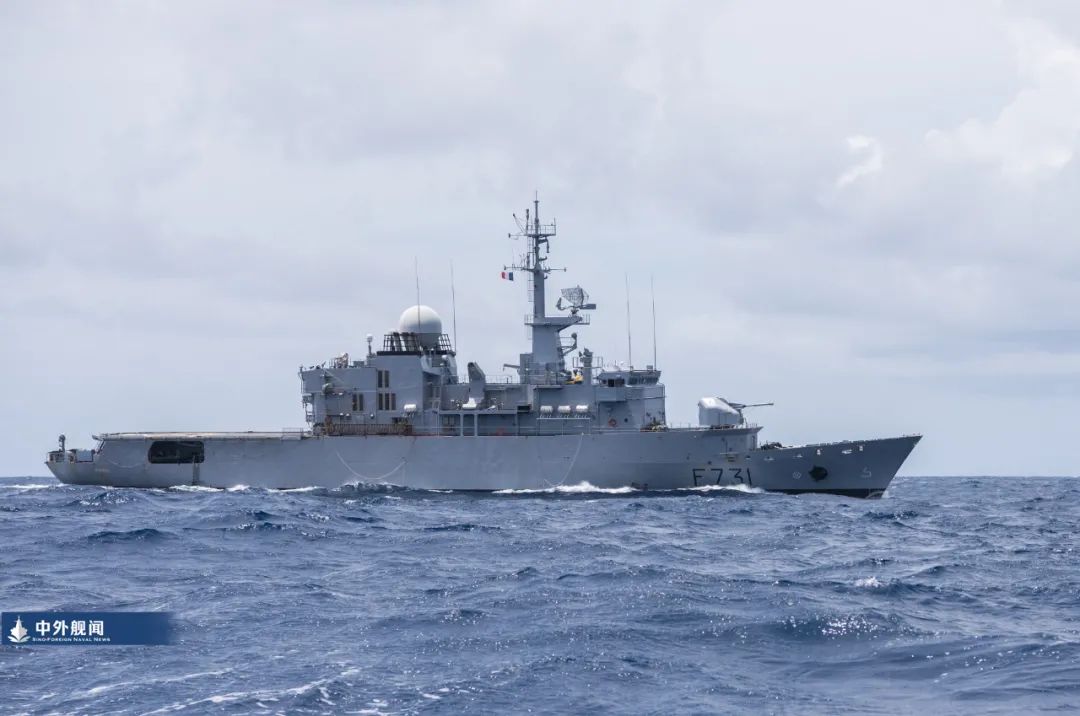 法国海军护卫舰在中国东海进行巡逻