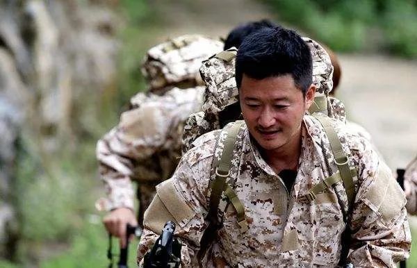 14岁差点瘫痪跑龙套18年吴京的成名史比你想象的更复杂