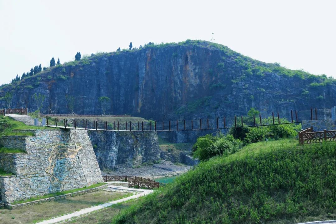 重庆旅游攻略:免费开放的铜锣山矿山公园,市中心的碧绿宝石