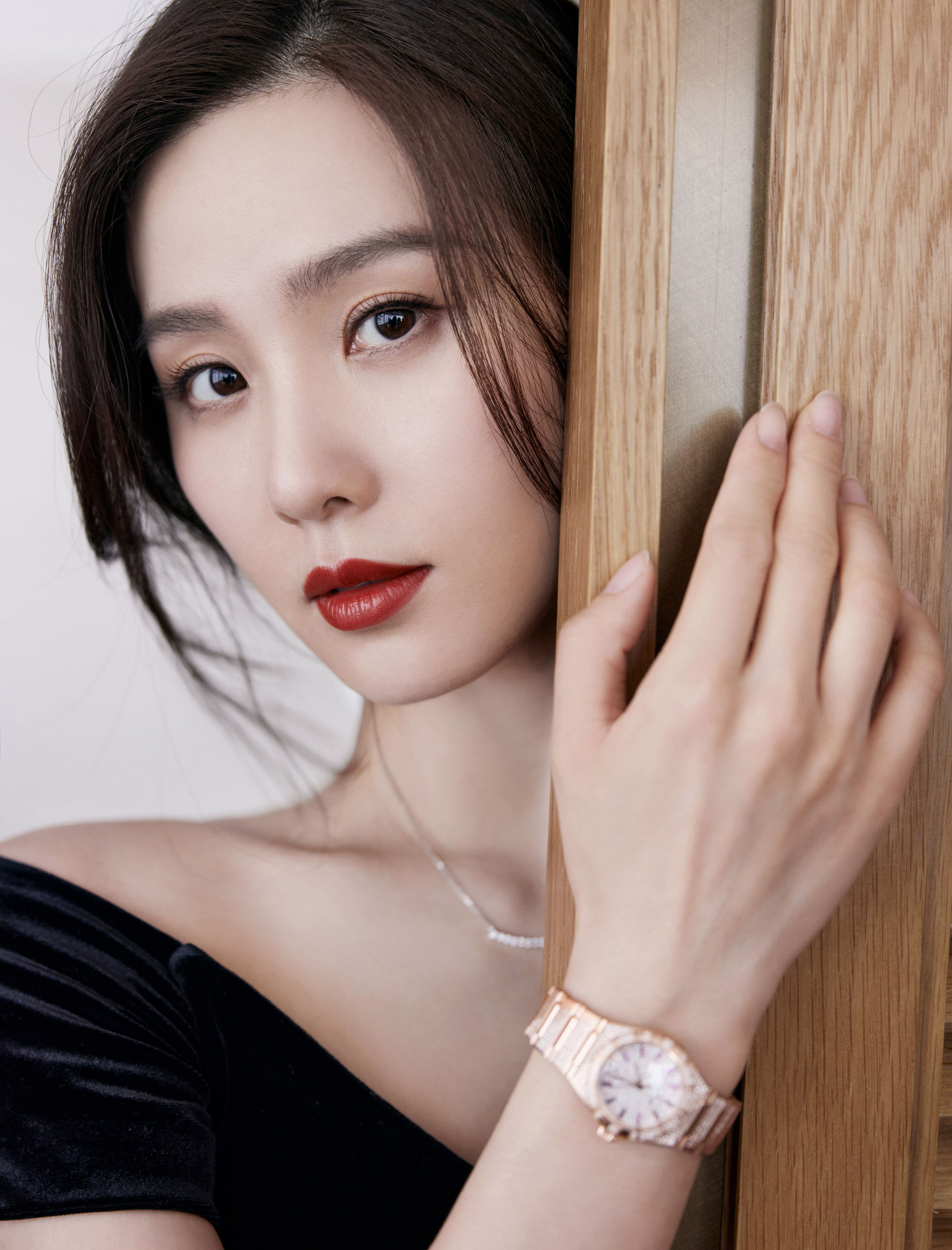 34岁刘诗诗参加活动,生图曝光出来,名表和衣服不如身材抢眼
