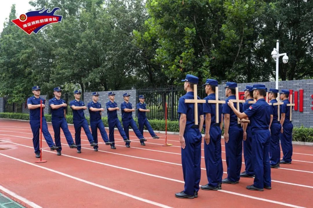 专职消防员备勤服系列服装穿着规范