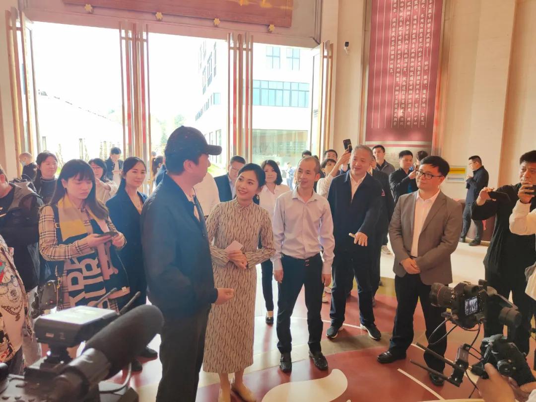 冯巩化身首席"星推官",推介福鼎白茶