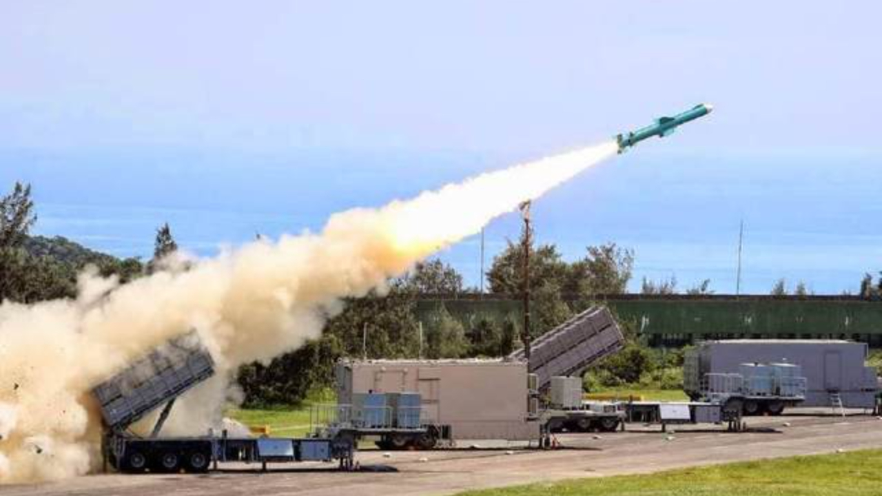 台媒称增程型"雄风-2e"导弹已列装台军 射程上千公里