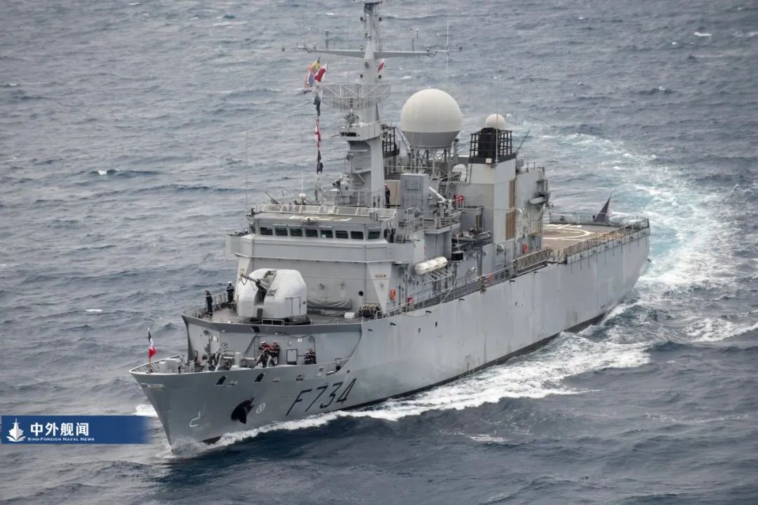 法国海军护卫舰在中国东海进行巡逻