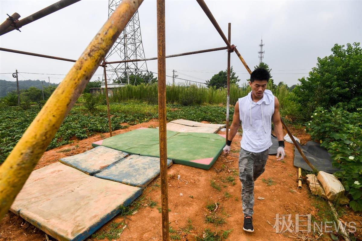 从网瘾少年到健身达人大冶90后农民工建筑工地苦练10年成网红