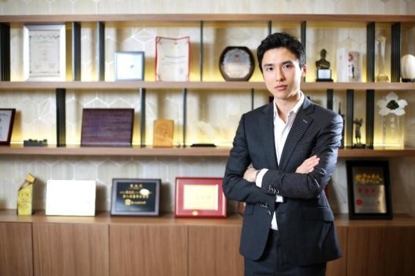 从零做起蔡加赞打破传统常规成澳门钟表业界一哥