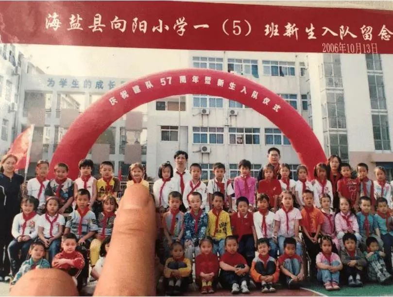 冯琳小学就读创办于1912年的向阳小学,这里曾培育过著名改革家步鑫生