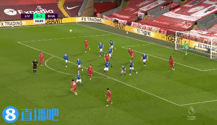 ↓第72分钟,禁区弧顶远距离,张伯伦一脚远射,皮球高出横梁.