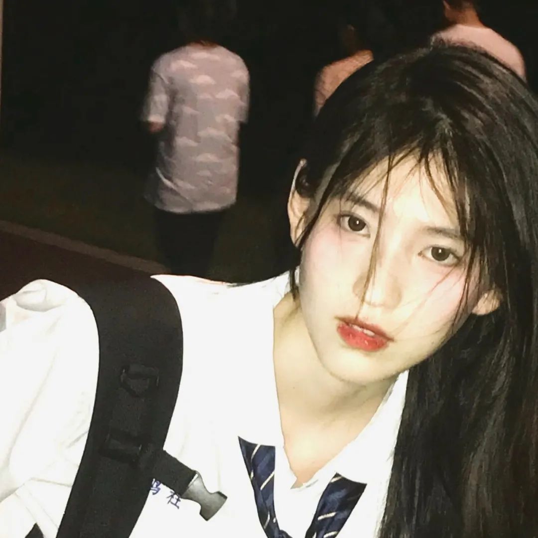 全网喊老公的地铁极品帅哥,居然是全职妈妈女扮男装的