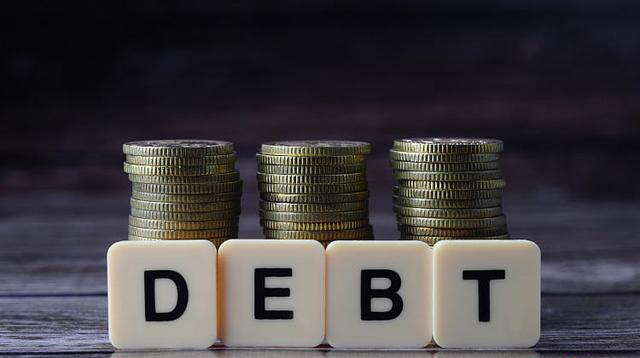 比较有意思的是,我的一位同事伪造了一个美女形象,每次通知客户还款时