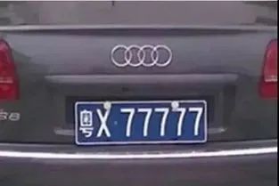 粤e,粤x,粤y,一般一座城市对应一个字母,也有部分是双车牌的,但是有一