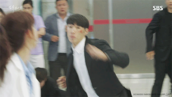 剧情发展走向相符,让观众更能带入;首先就是摆脱了以往标准的韩式滤镜